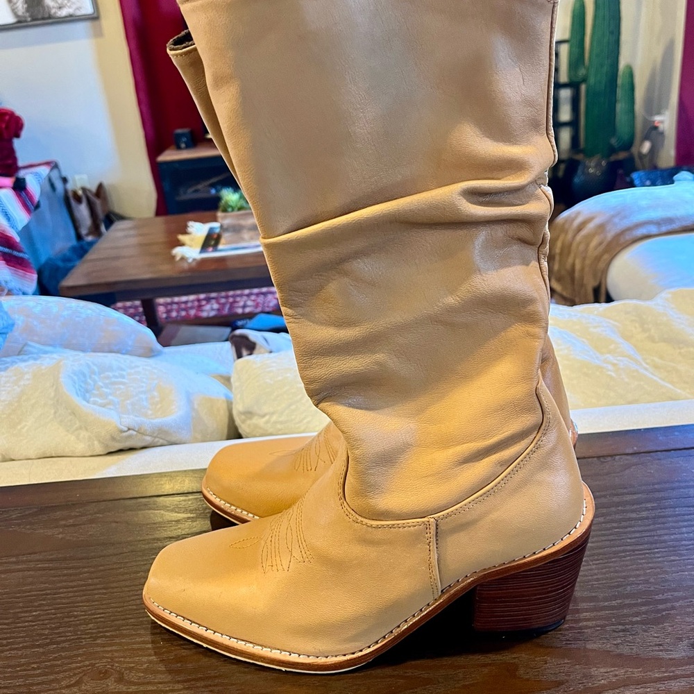 Wandering Coyote Jade Boot